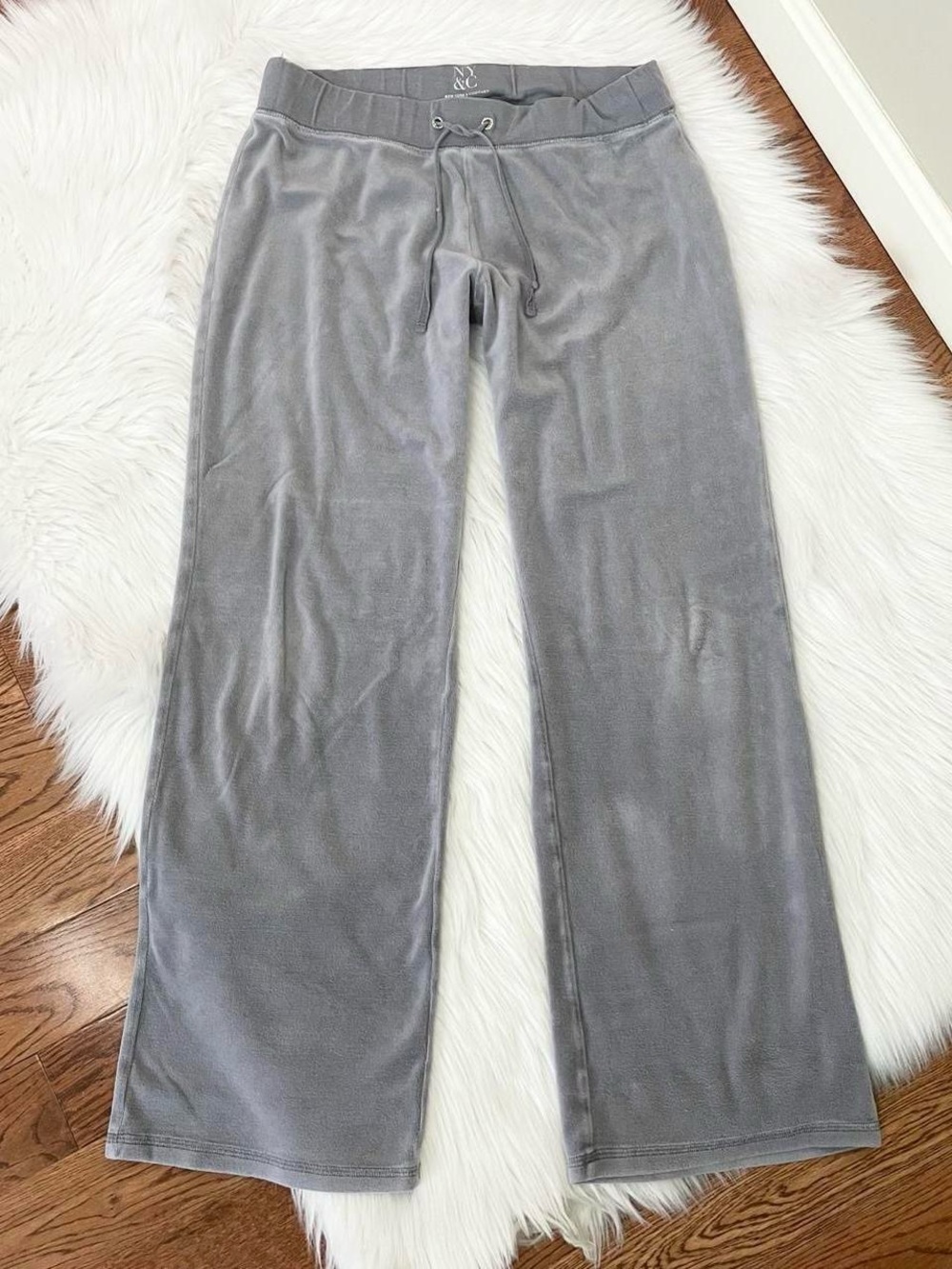 Y2K light gray flare sweatpants by New York & Company